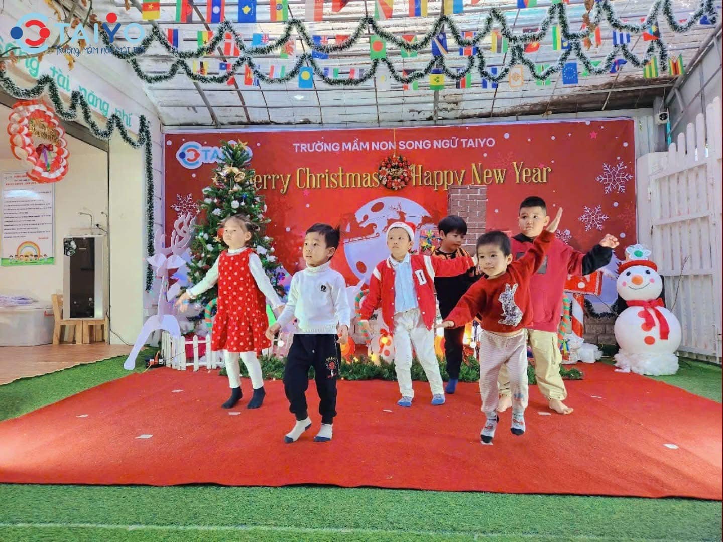 Giáng sinh lung linh, yêu thương đong đầy